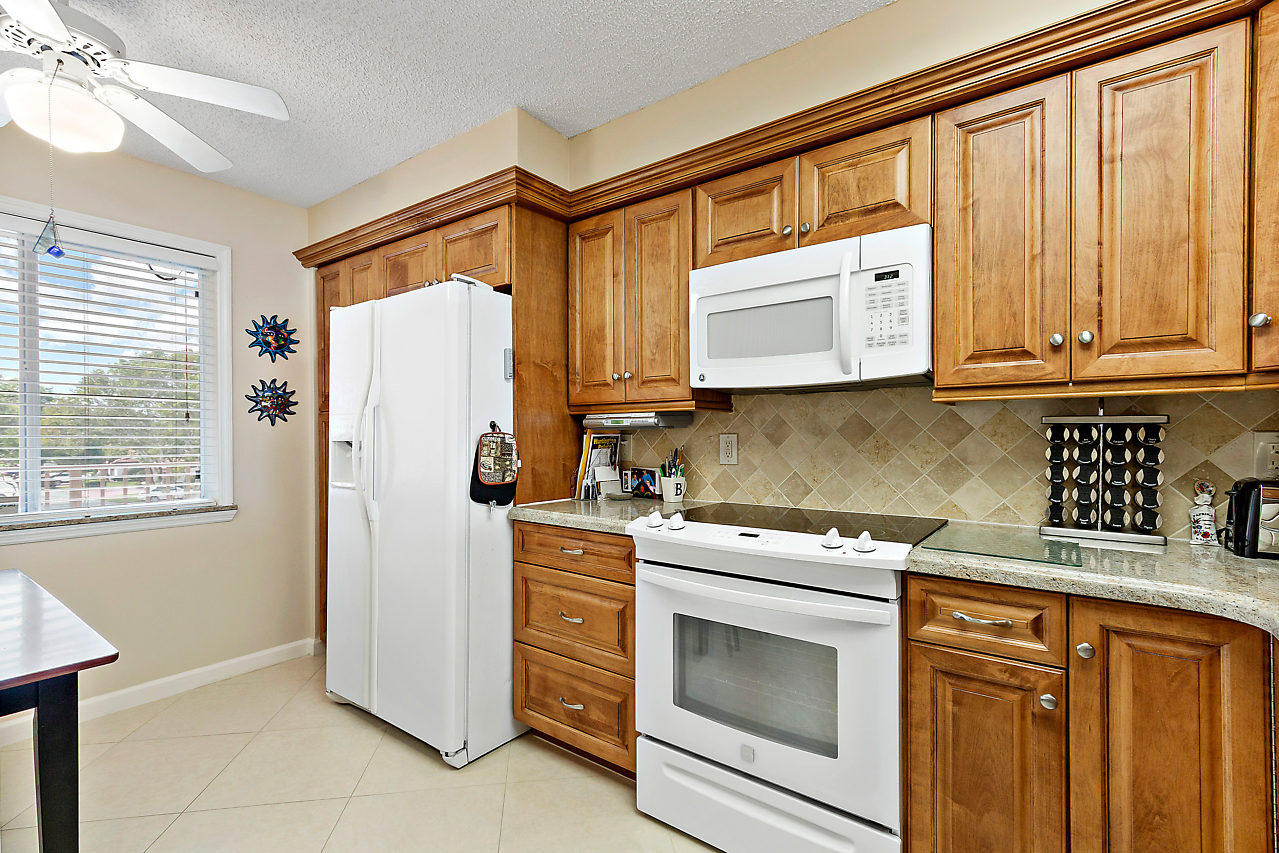 HUNTINGTON POINTE - Residential