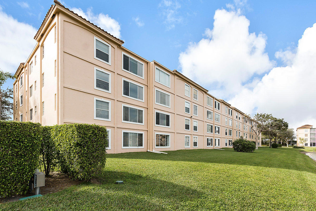 HUNTINGTON POINTE - Residential