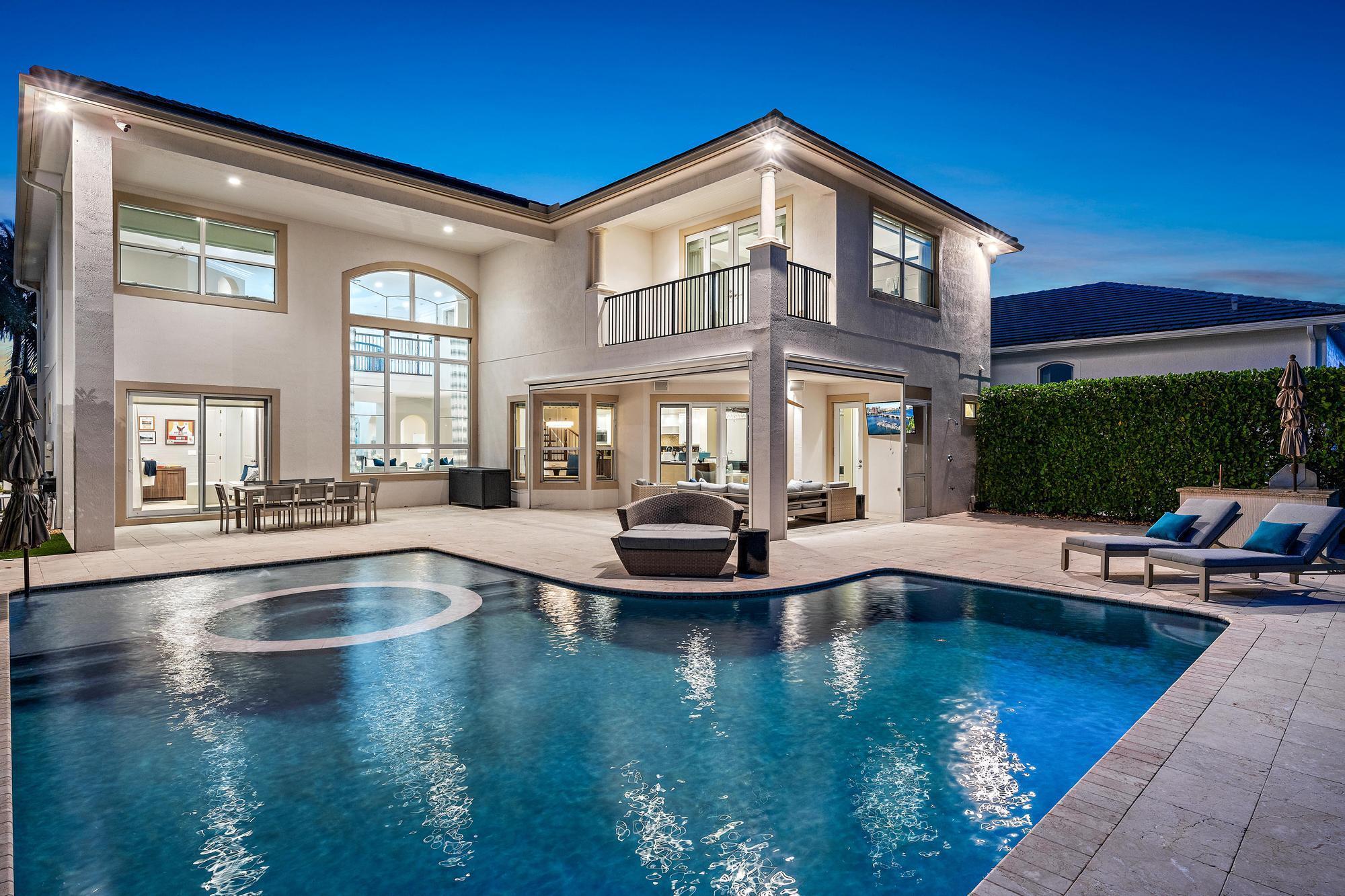 1727 W Hemingway Drive