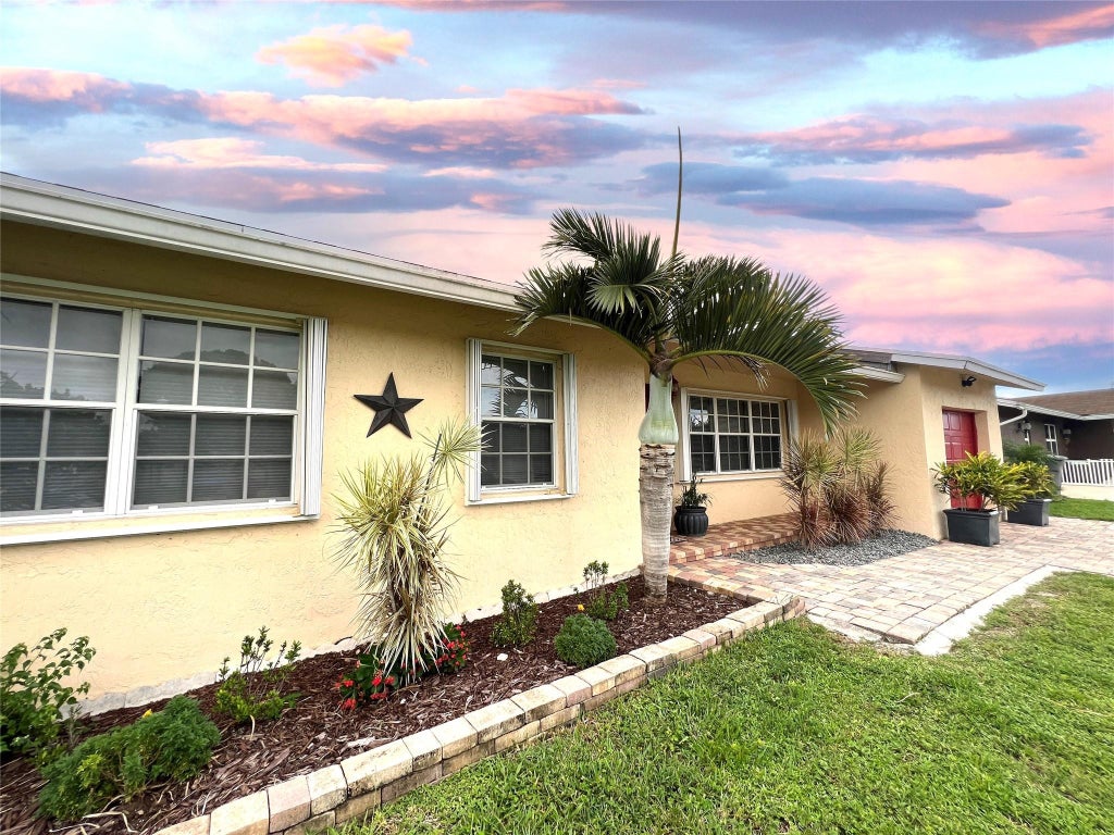 Photo of 9135 SADDLECREEK Drive, Boca Raton, FL 33496 (MLS # B26076293)