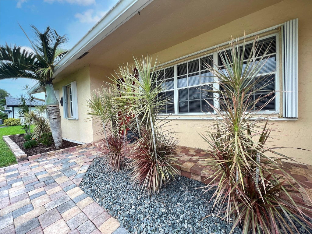 Photo of 9135 SADDLECREEK Drive, Boca Raton, FL 33496 (MLS # B26076293)