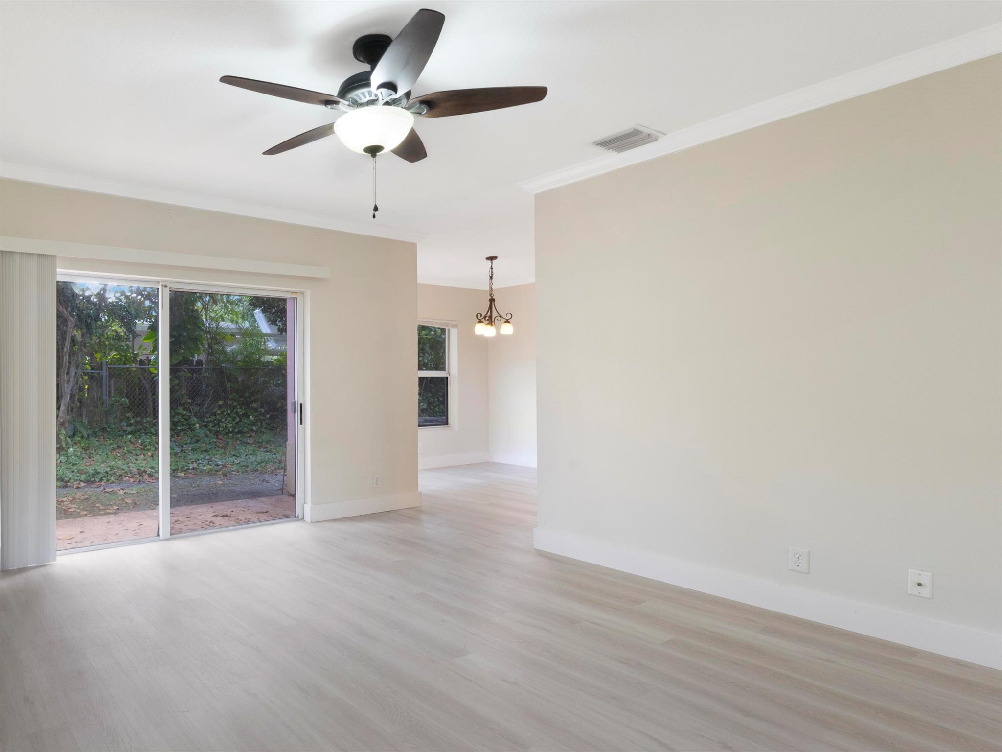 ESTANCIA AT PALM SPRINGS - Residential Lease