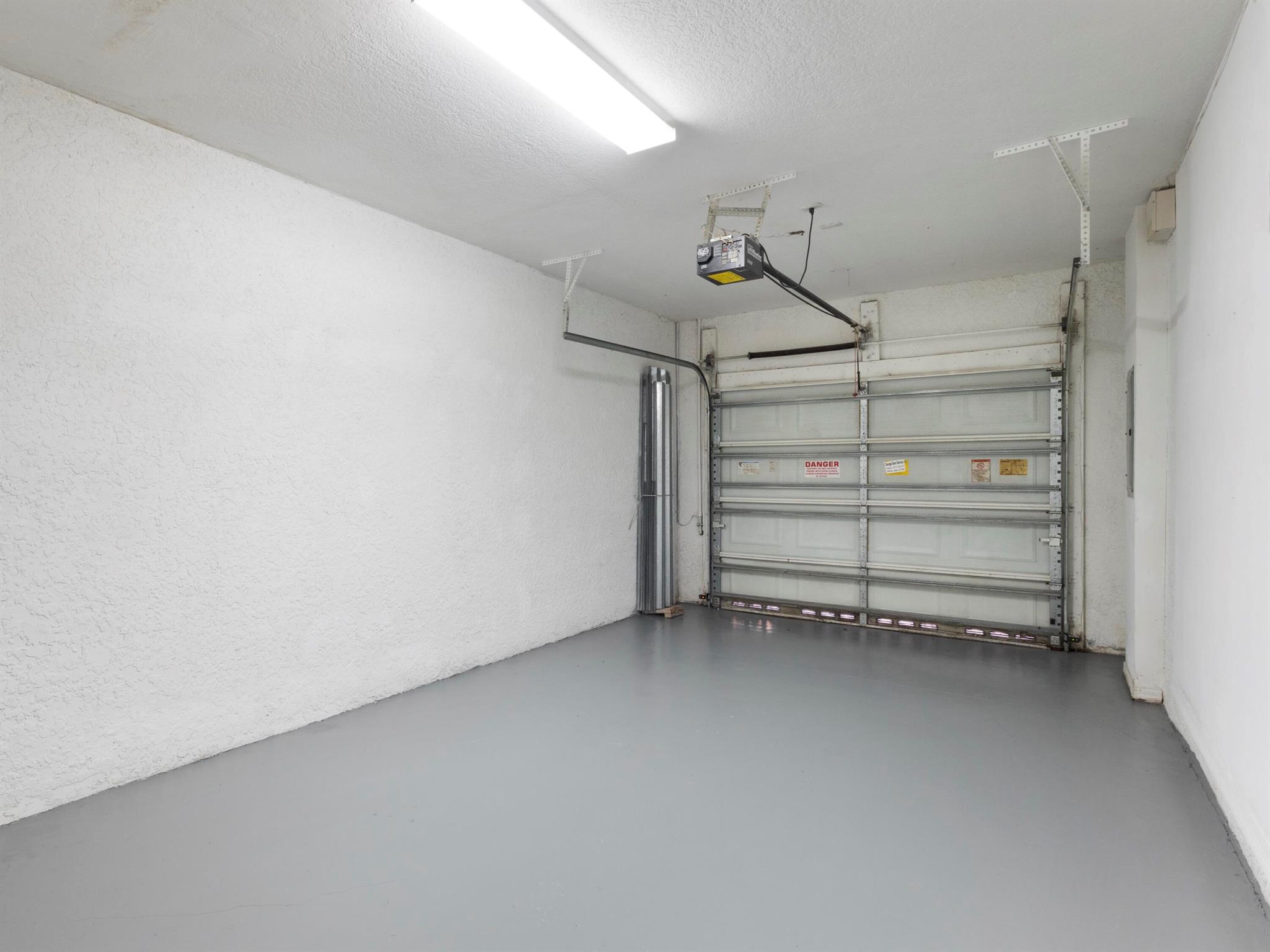 ESTANCIA AT PALM SPRINGS - Residential Lease