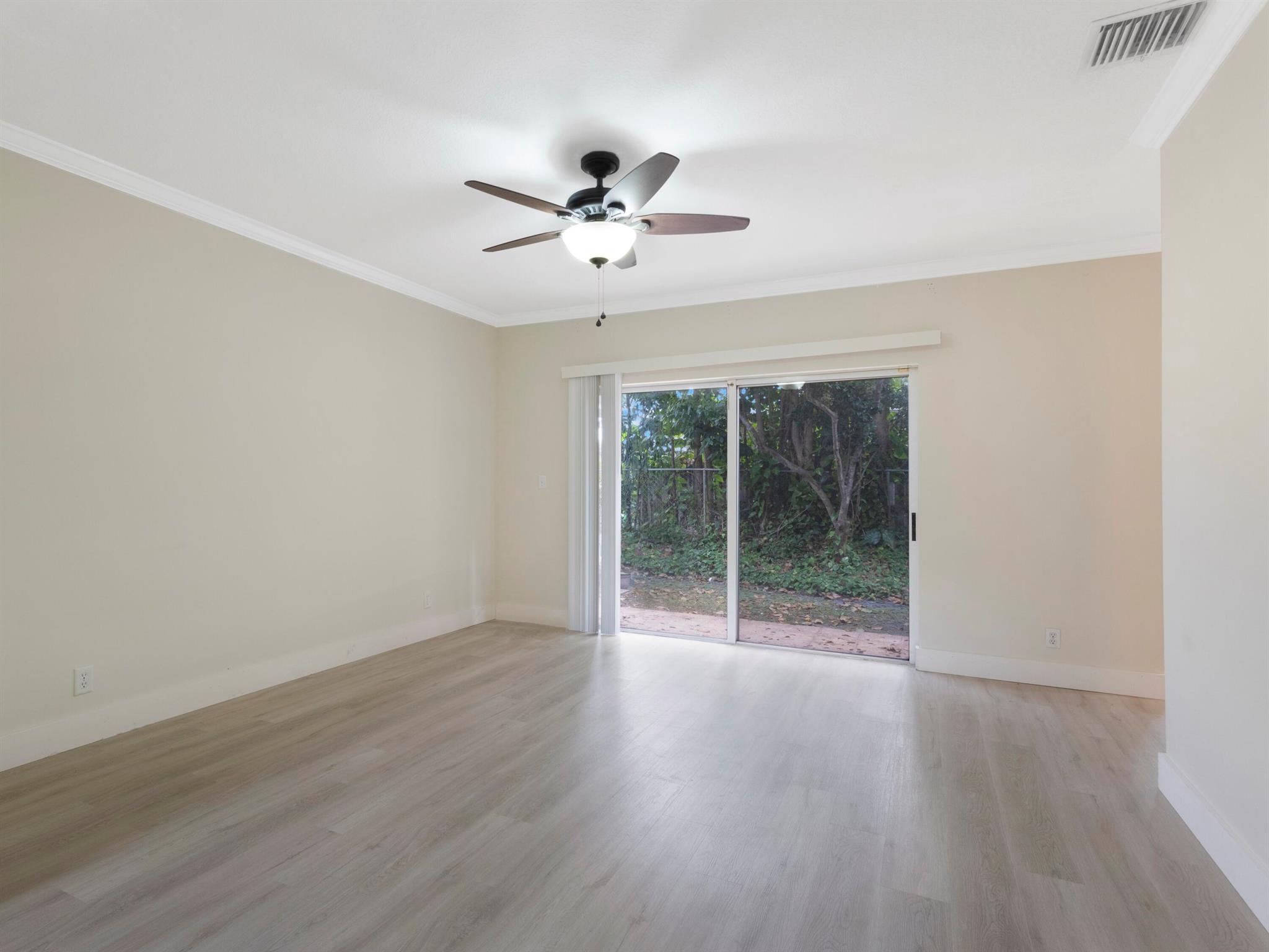 ESTANCIA AT PALM SPRINGS - Residential Lease