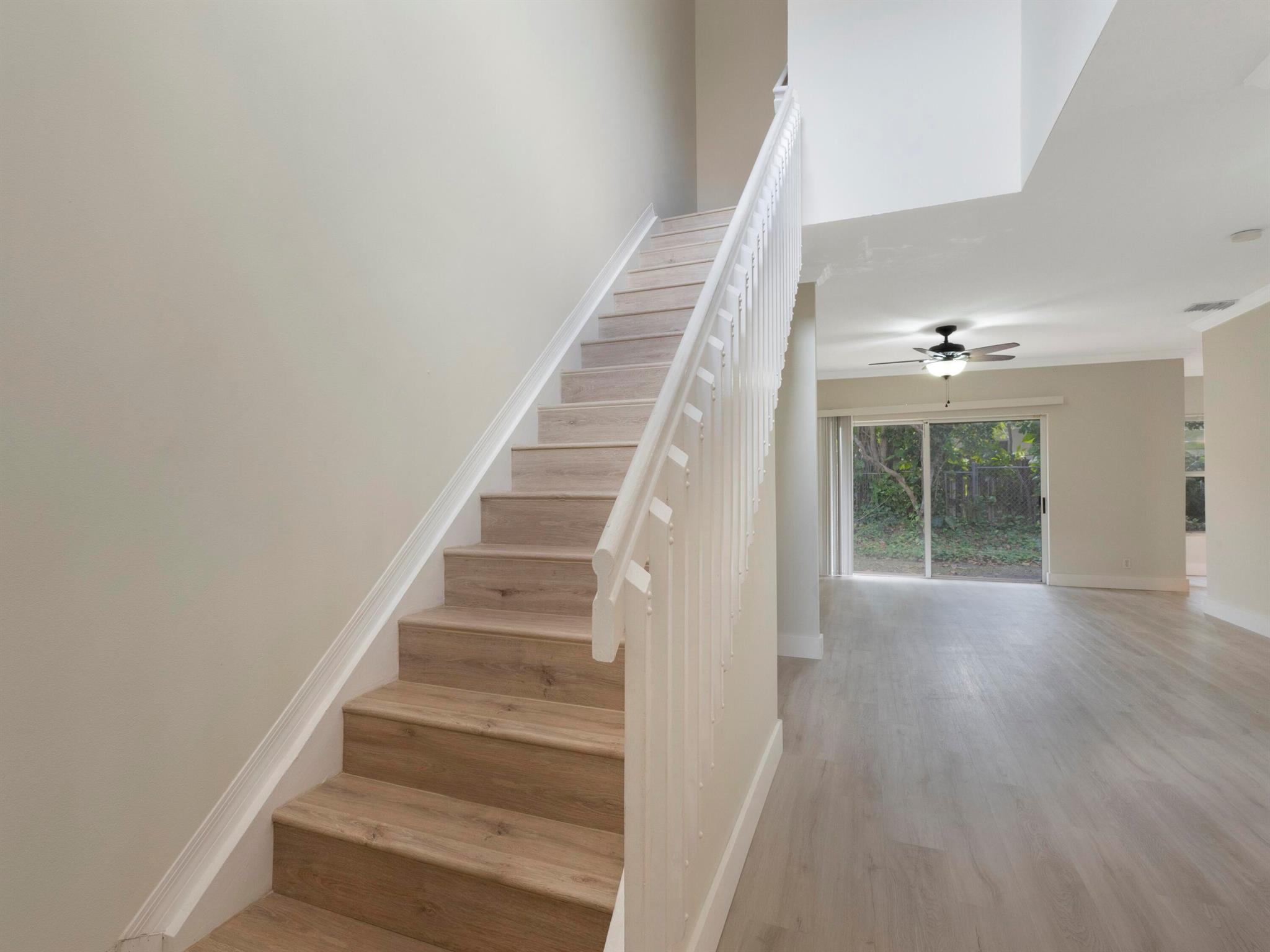 ESTANCIA AT PALM SPRINGS - Residential Lease