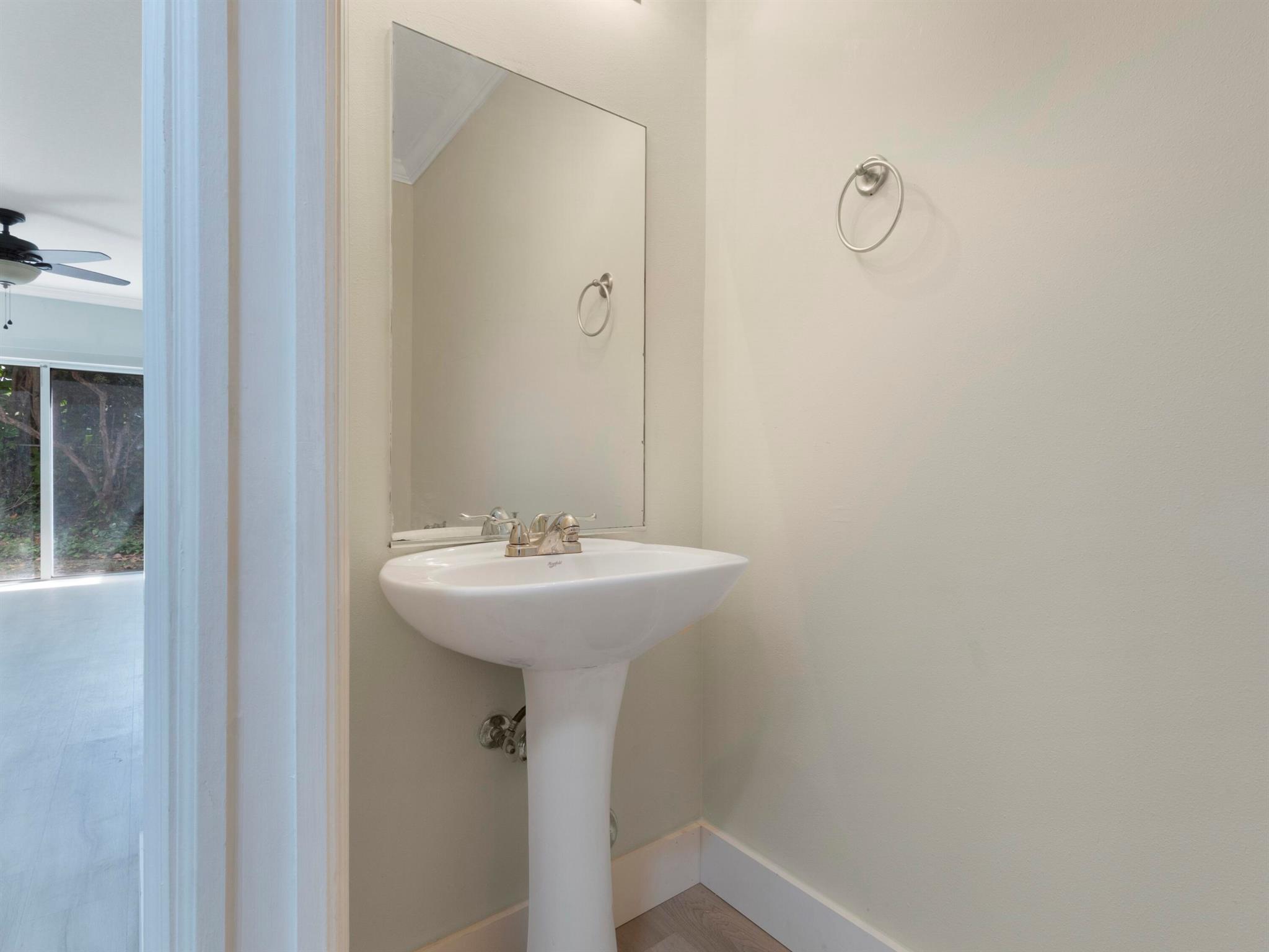 ESTANCIA AT PALM SPRINGS - Residential Lease