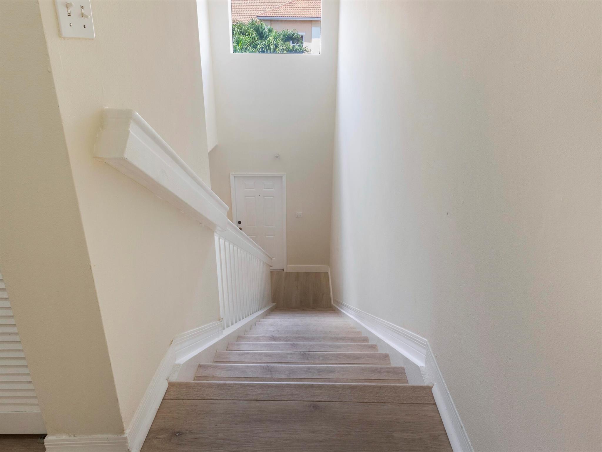 ESTANCIA AT PALM SPRINGS - Residential Lease