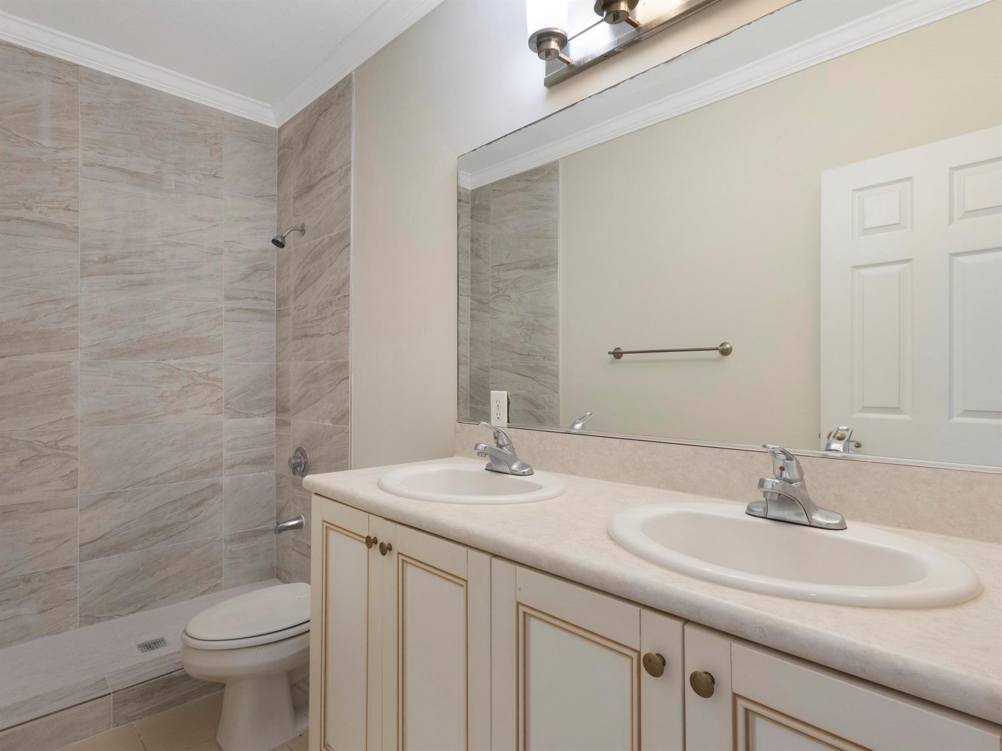 ESTANCIA AT PALM SPRINGS - Residential Lease