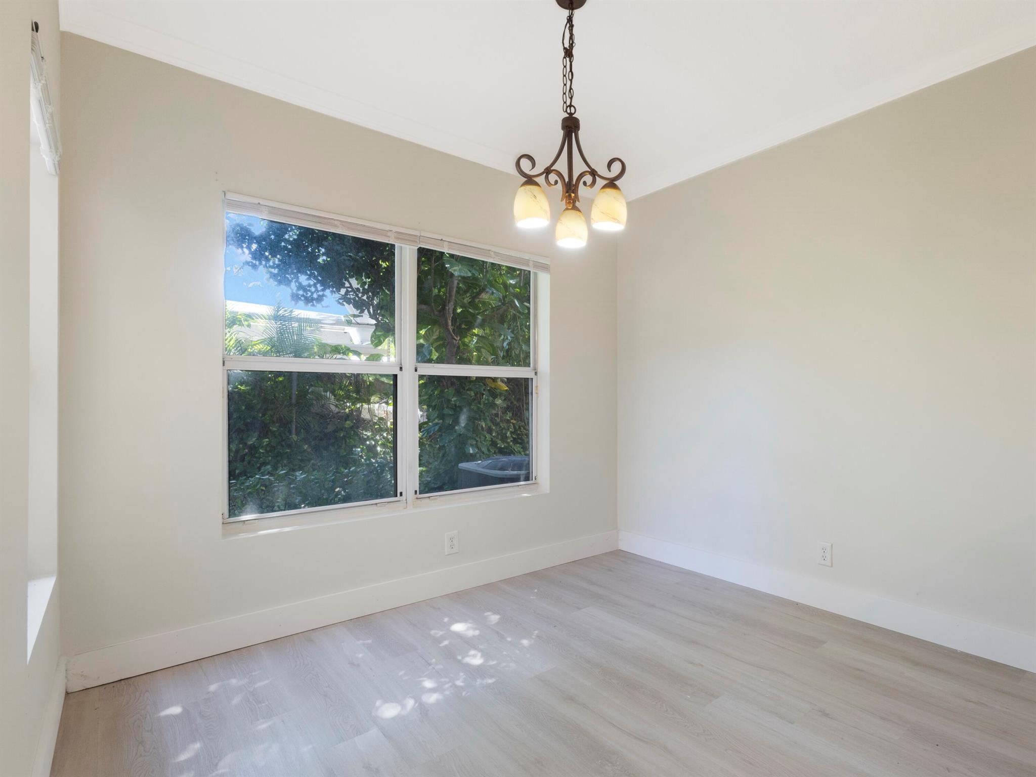 ESTANCIA AT PALM SPRINGS - Residential Lease