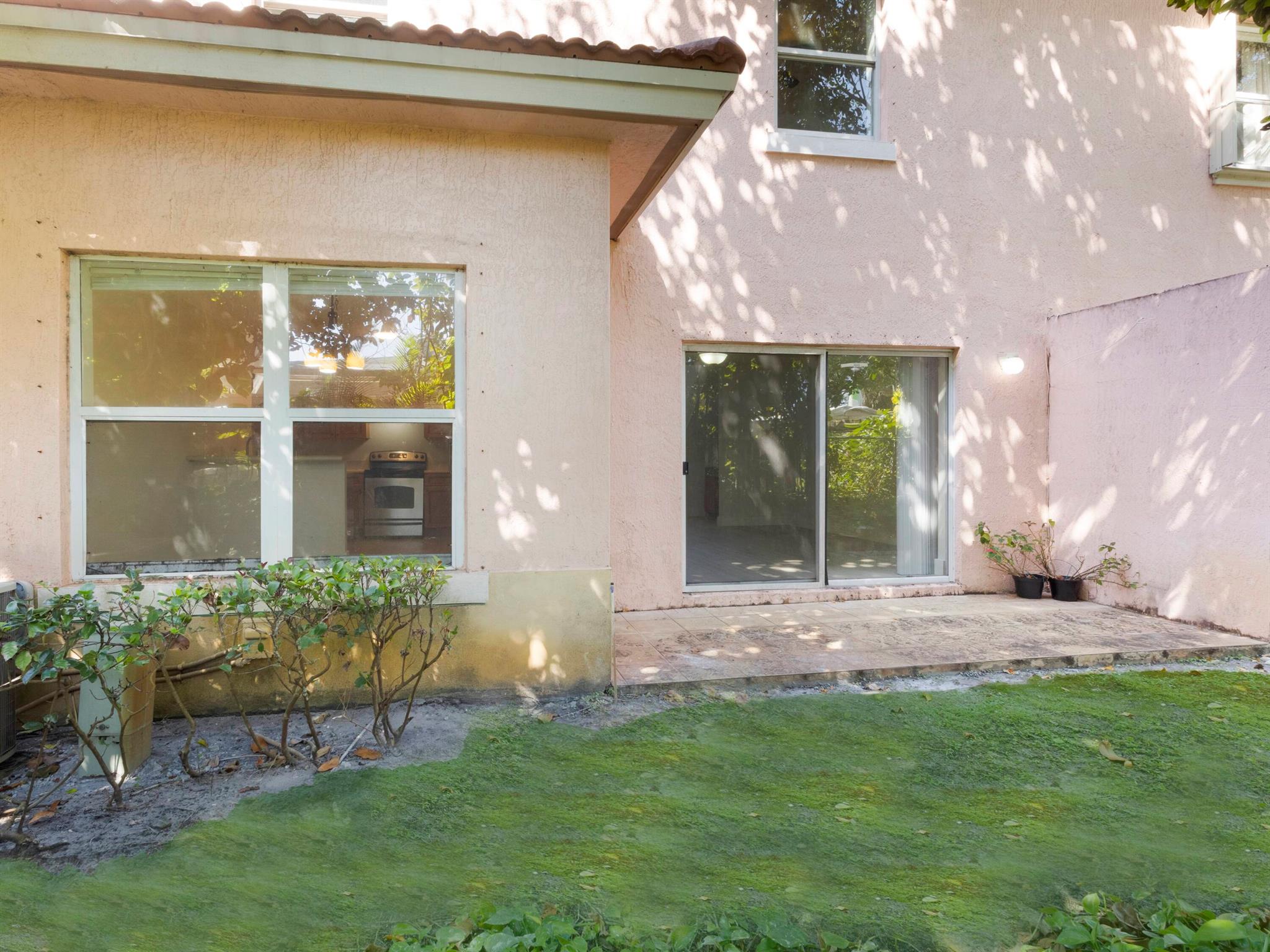 ESTANCIA AT PALM SPRINGS - Residential Lease
