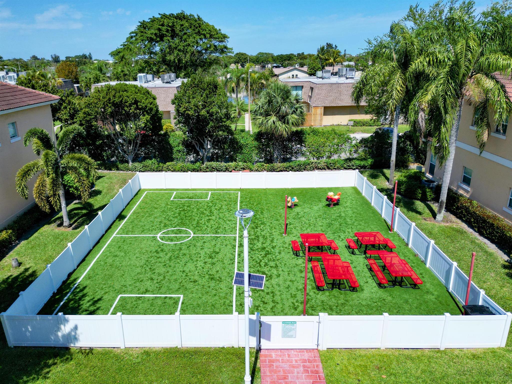 ESTANCIA AT PALM SPRINGS - Residential Lease