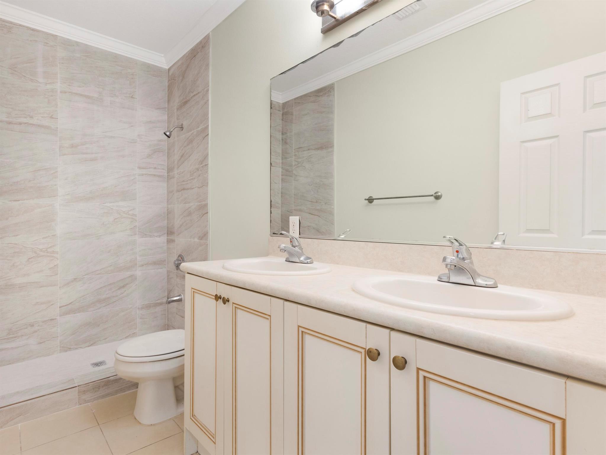 ESTANCIA AT PALM SPRINGS - Residential Lease