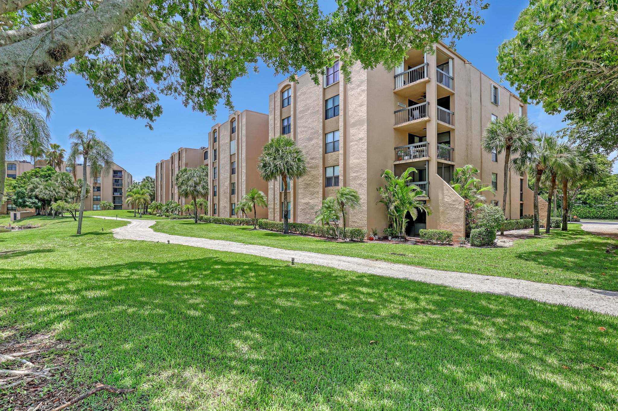 LAVERS DELRAY RACQUET CLUB CONDO - Residential Lease