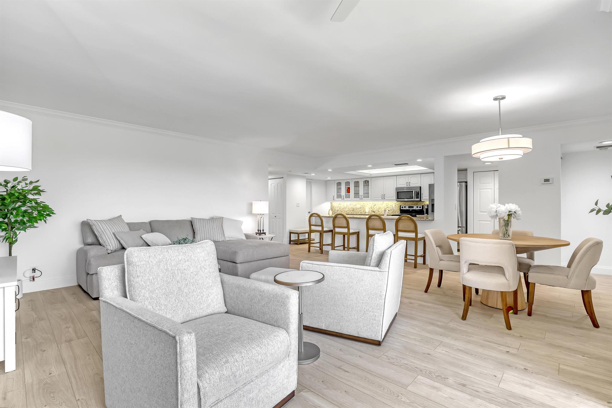 2455 Lindell Boulevard 3403