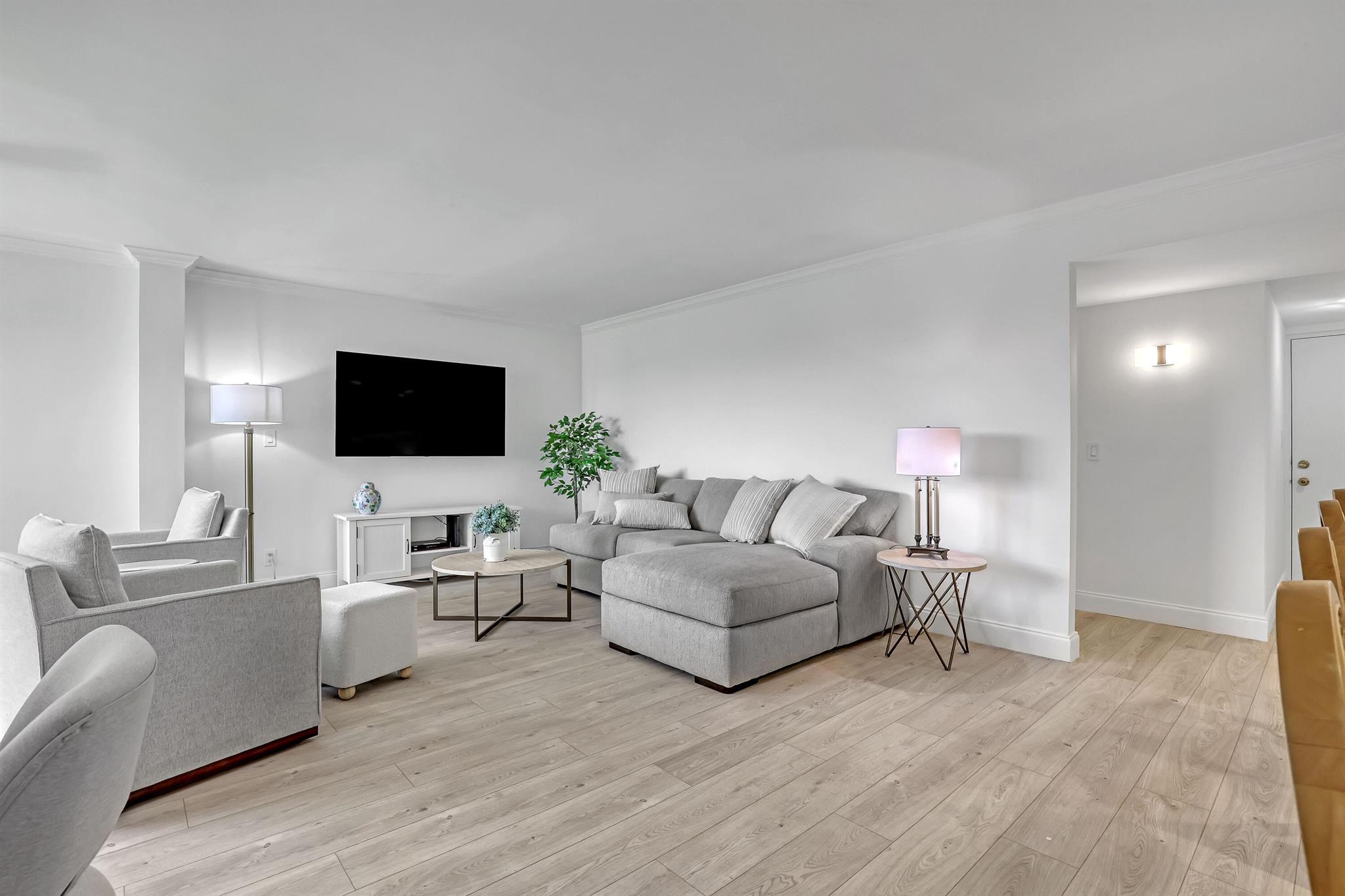 2455 Lindell Boulevard 3403