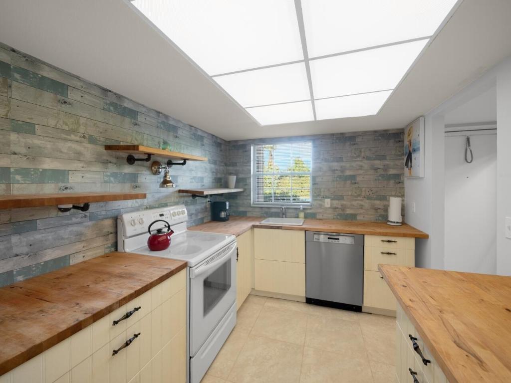 SUGAR SANDS CONDO 10 - Residential