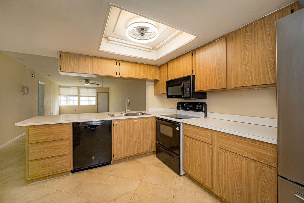 PALM BEACH TRACE CONDO - Residential