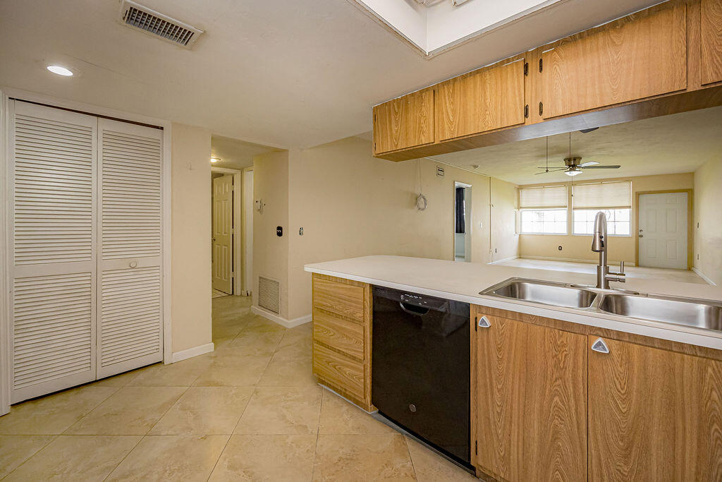 PALM BEACH TRACE CONDO - Residential