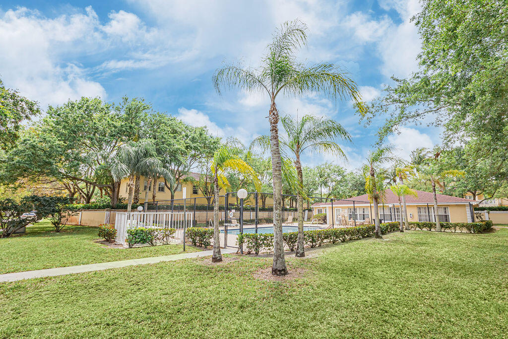 PALM BEACH TRACE CONDO - Residential