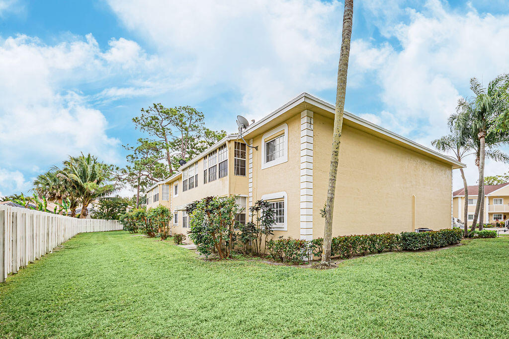 PALM BEACH TRACE CONDO - Residential