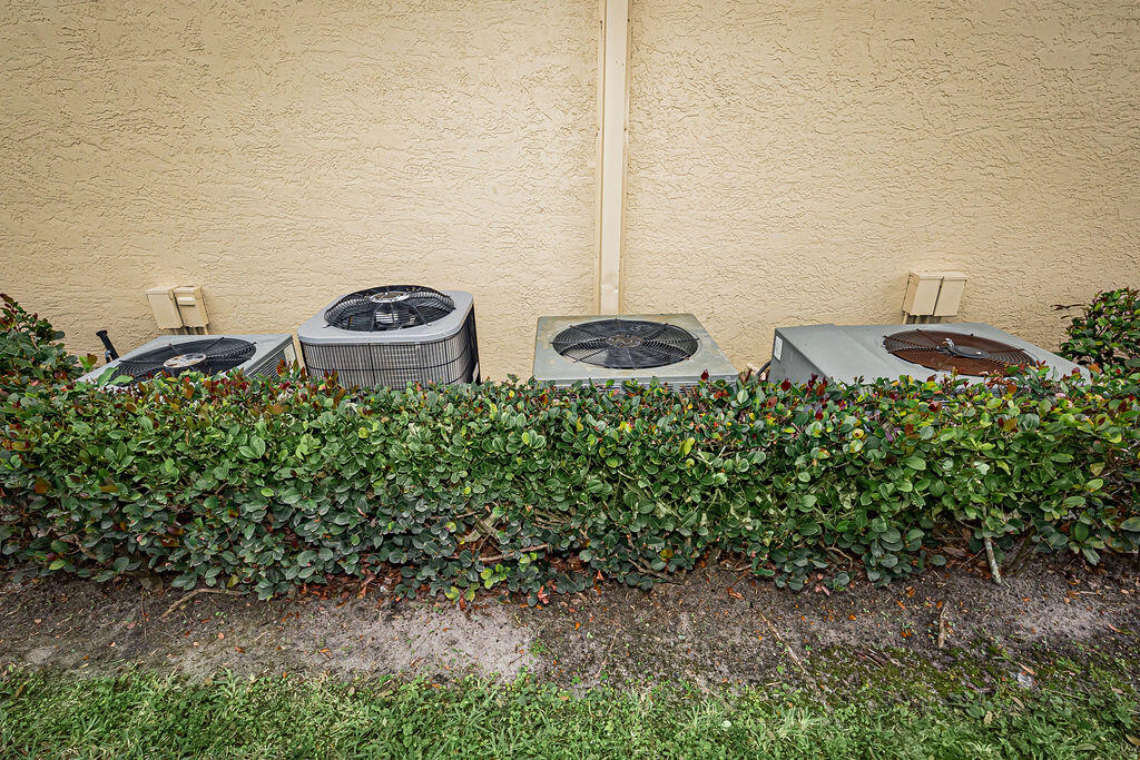 PALM BEACH TRACE CONDO - Residential