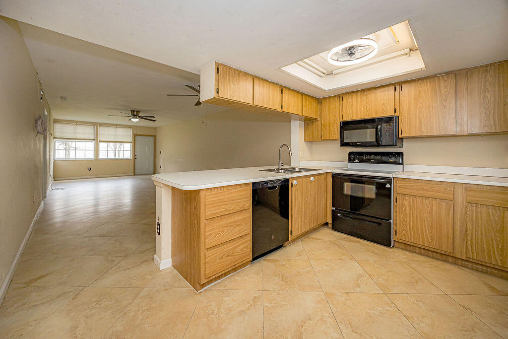 PALM BEACH TRACE CONDO - Residential