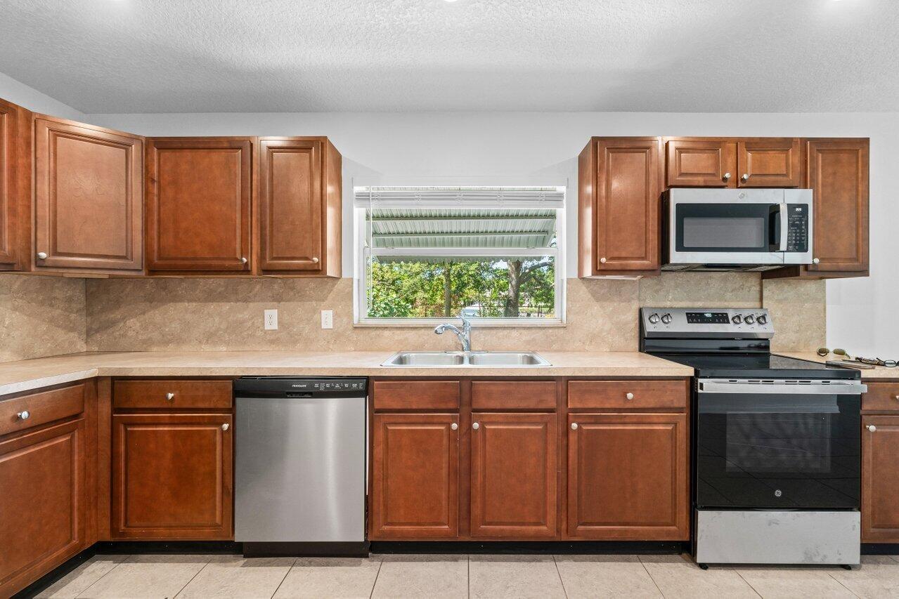 NORTH PALM BEACH VILLAGE - Residential Lease