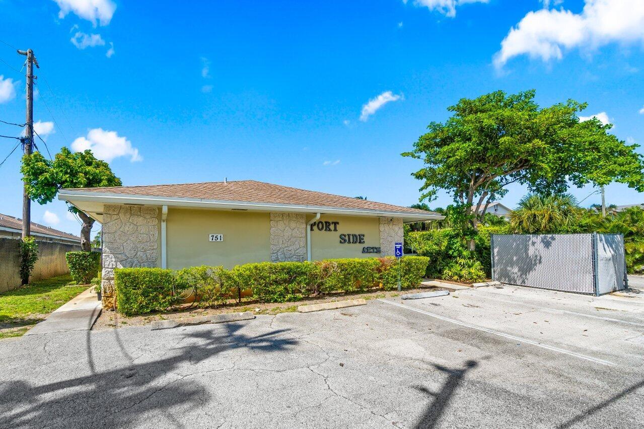 NORTH PALM BEACH VILLAGE - Residential Lease