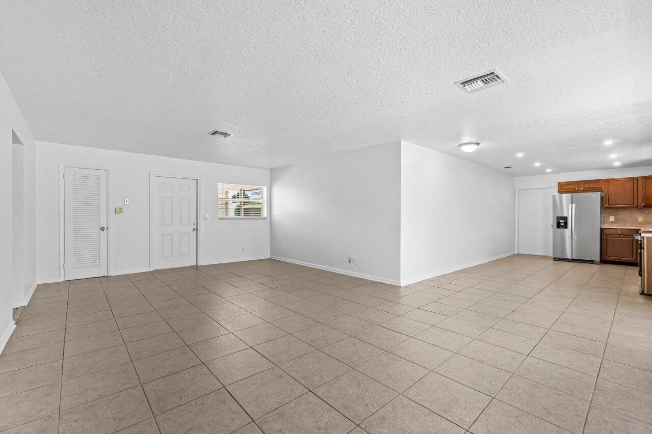 NORTH PALM BEACH VILLAGE - Residential Lease