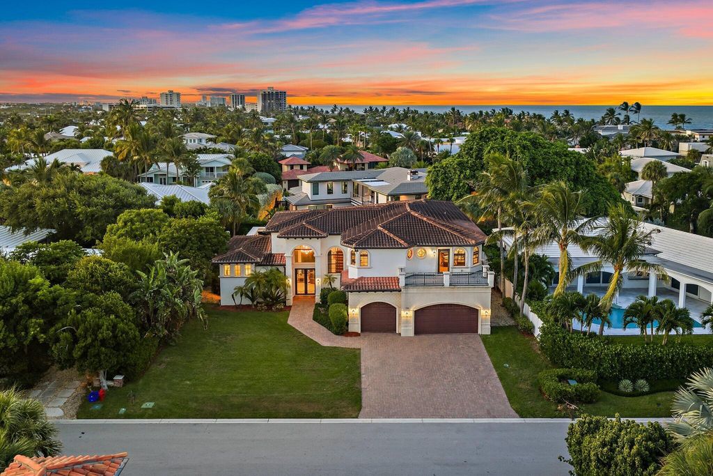 Photo of 136 Lighthouse Drive, Jupiter Inlet Colony, FL 33469 (MLS # R11113818)