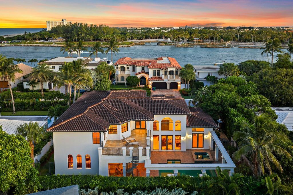 Photo of 136 Lighthouse Drive, Jupiter Inlet Colony, FL 33469 (MLS # R11113818)
