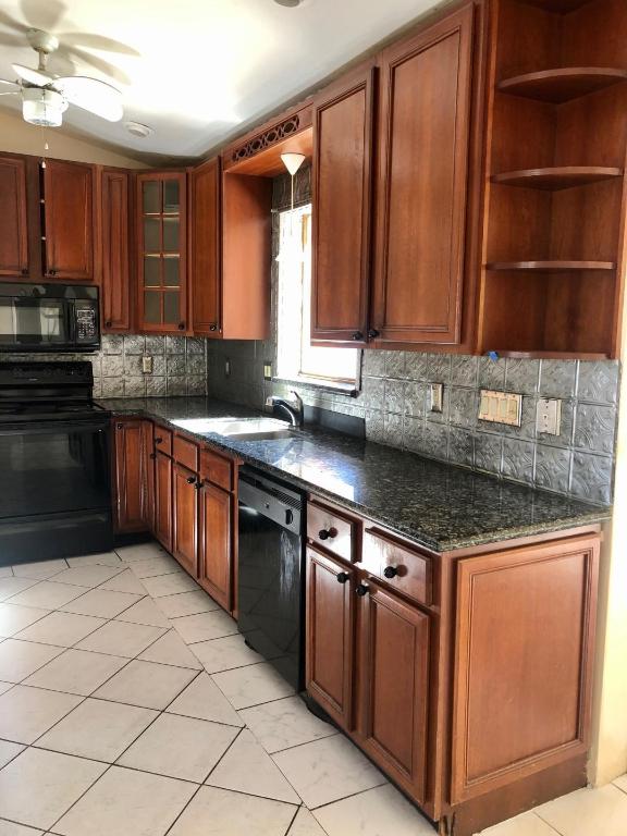 KINGS COURT - Residential