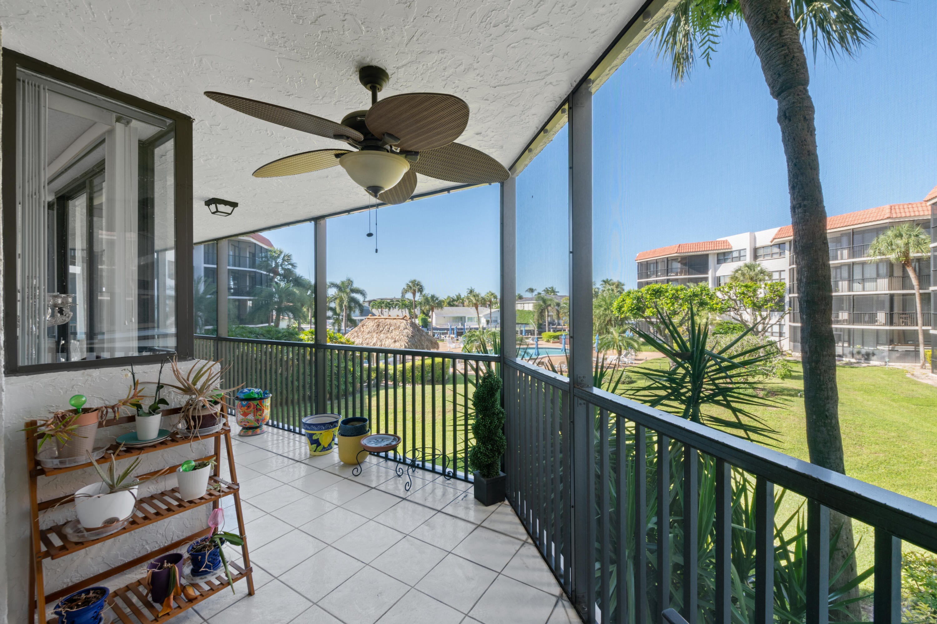 800 Jeffery Street 205