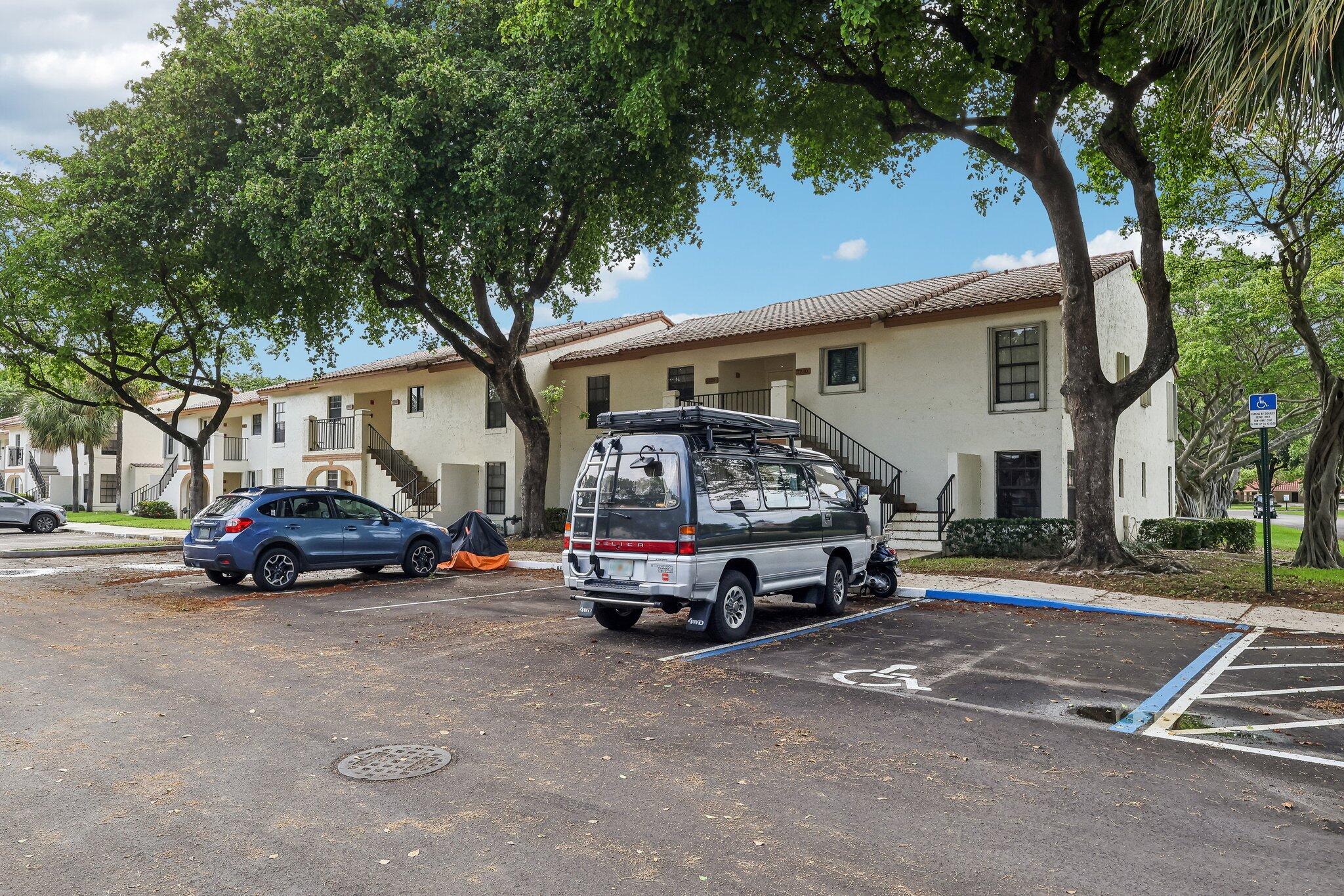 LAKE WINDWOOD CONDO - Residential