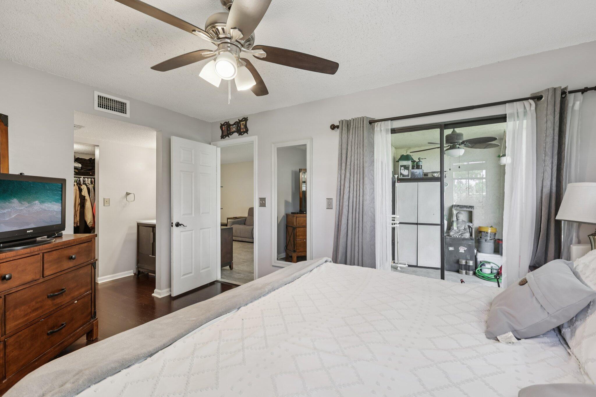 LAKE WINDWOOD CONDO - Residential