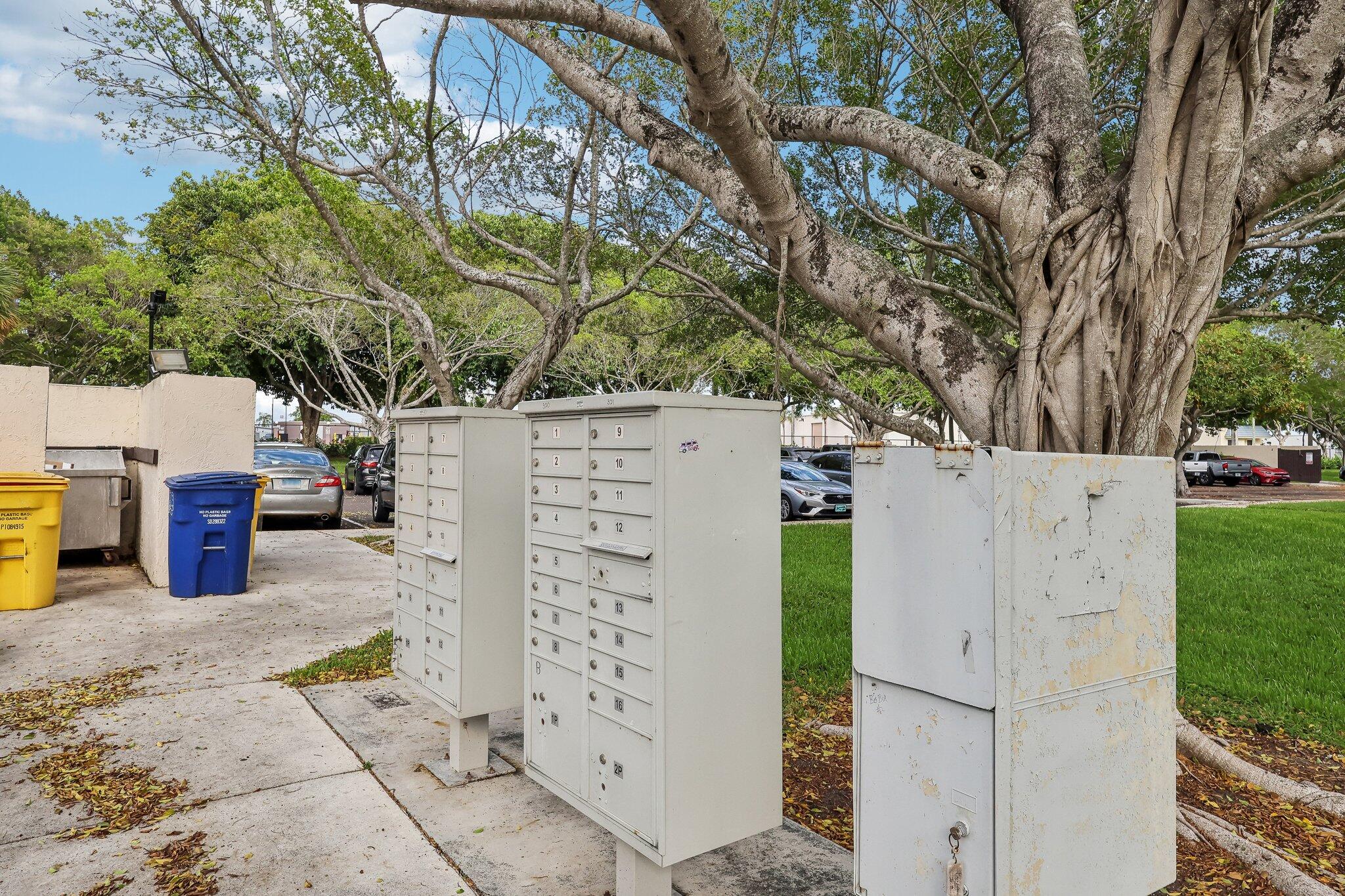 LAKE WINDWOOD CONDO - Residential