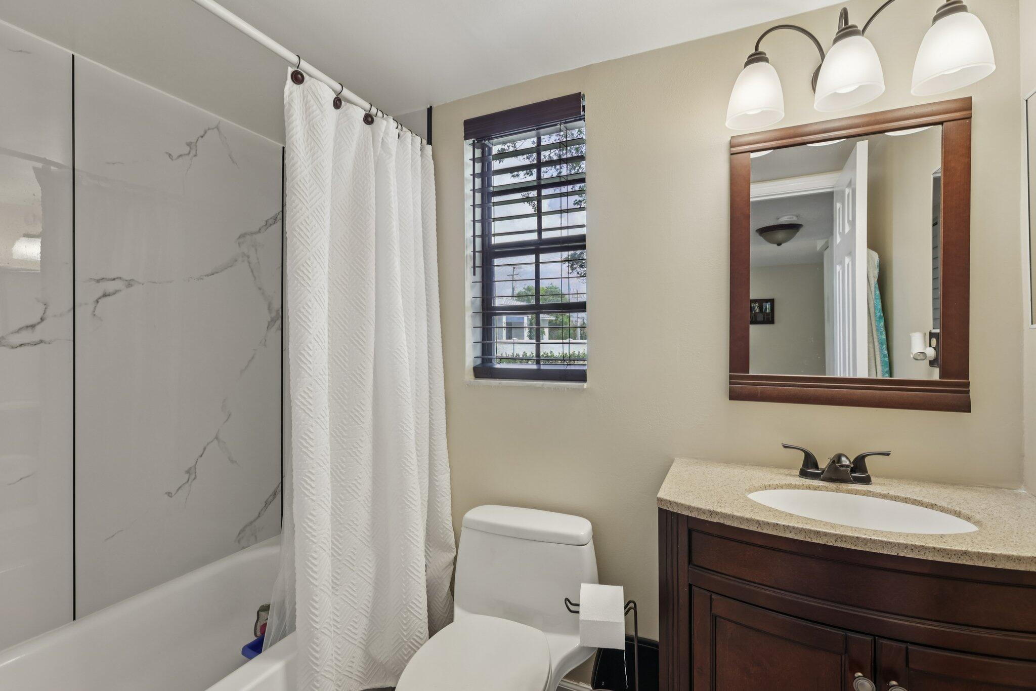 LAKE WINDWOOD CONDO - Residential