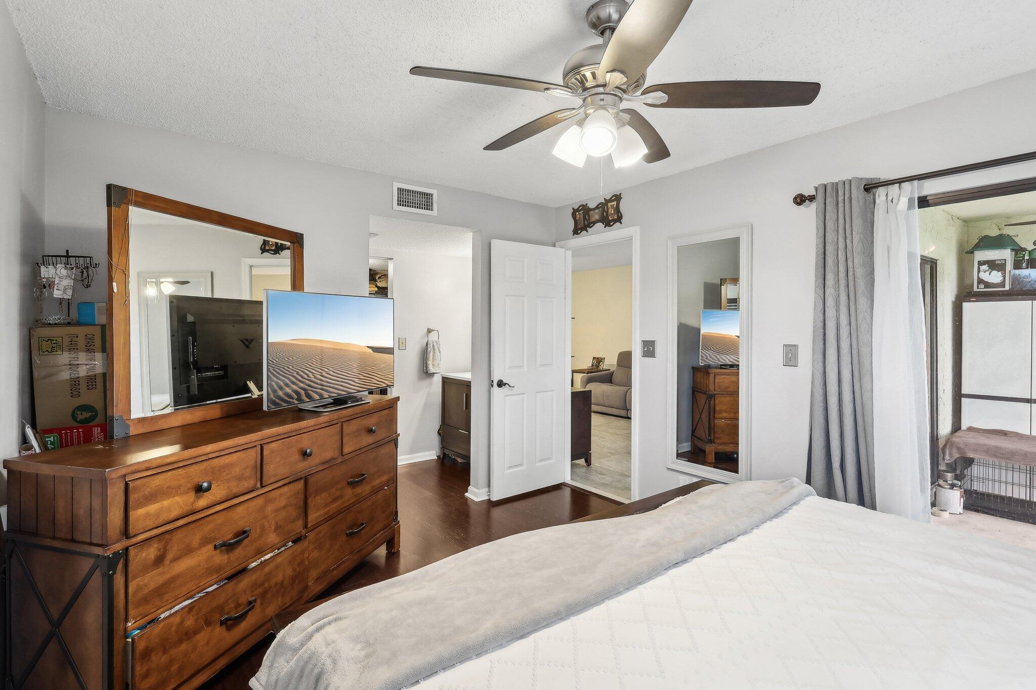 LAKE WINDWOOD CONDO - Residential