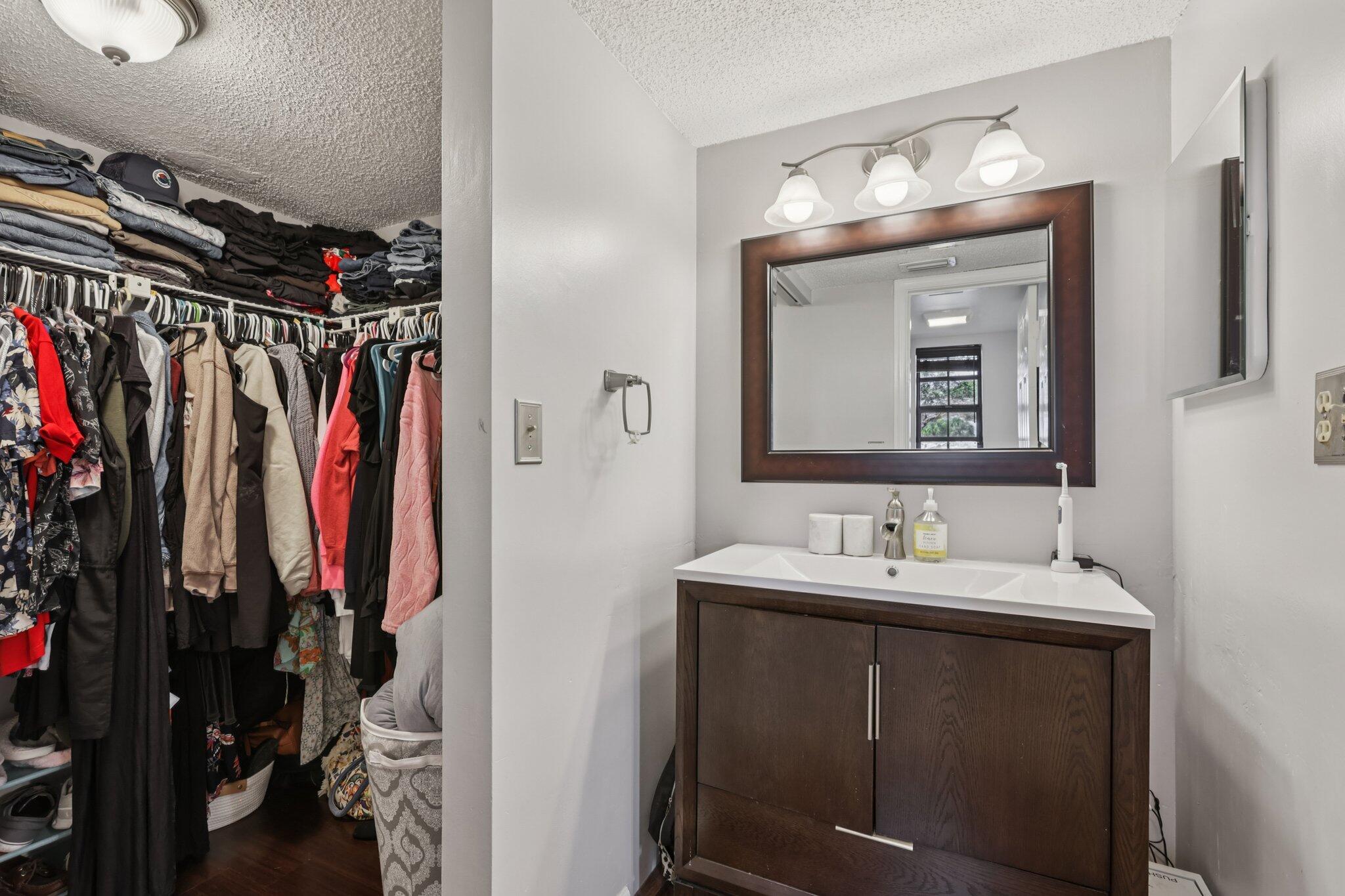 LAKE WINDWOOD CONDO - Residential