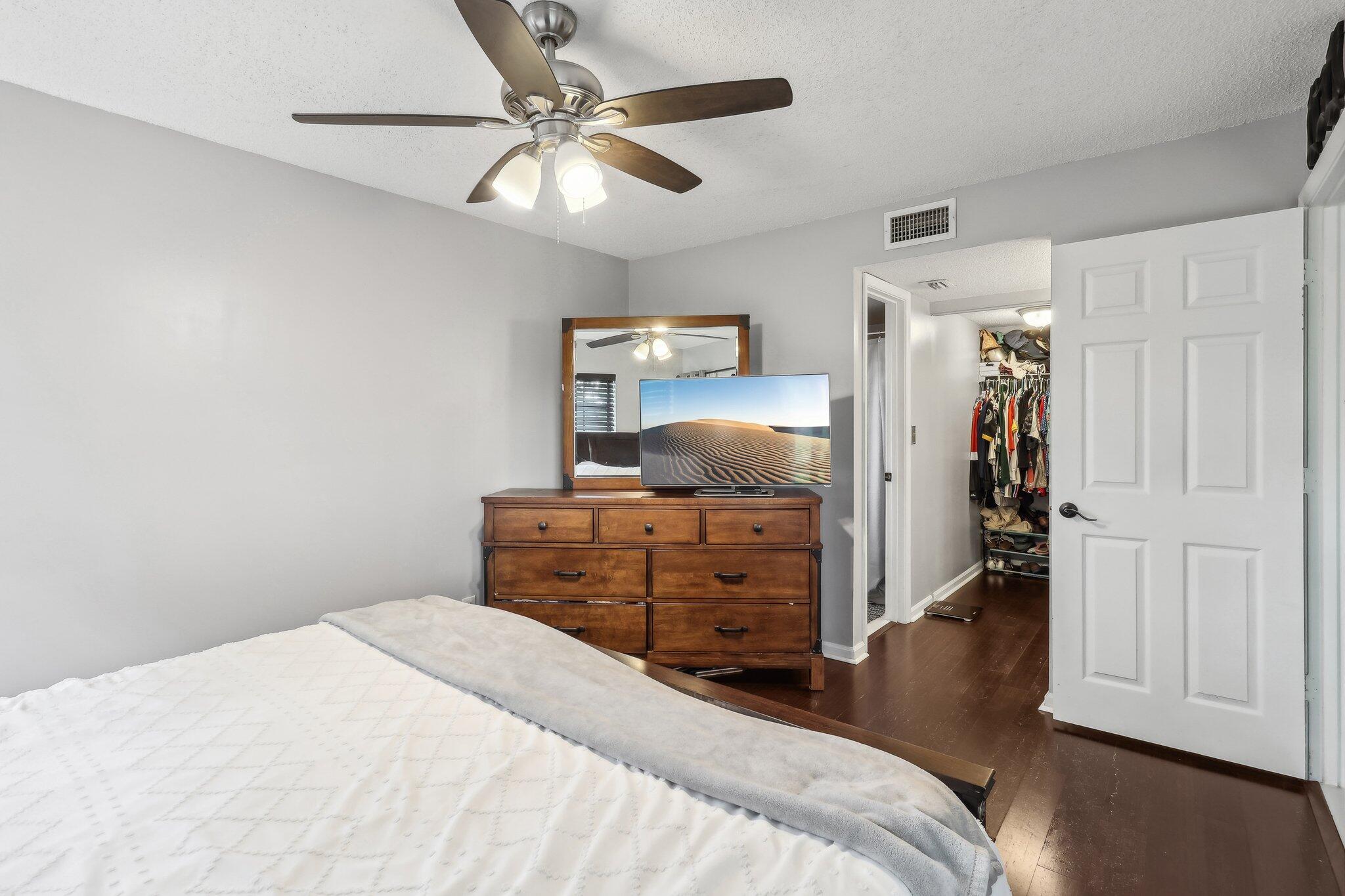 LAKE WINDWOOD CONDO - Residential