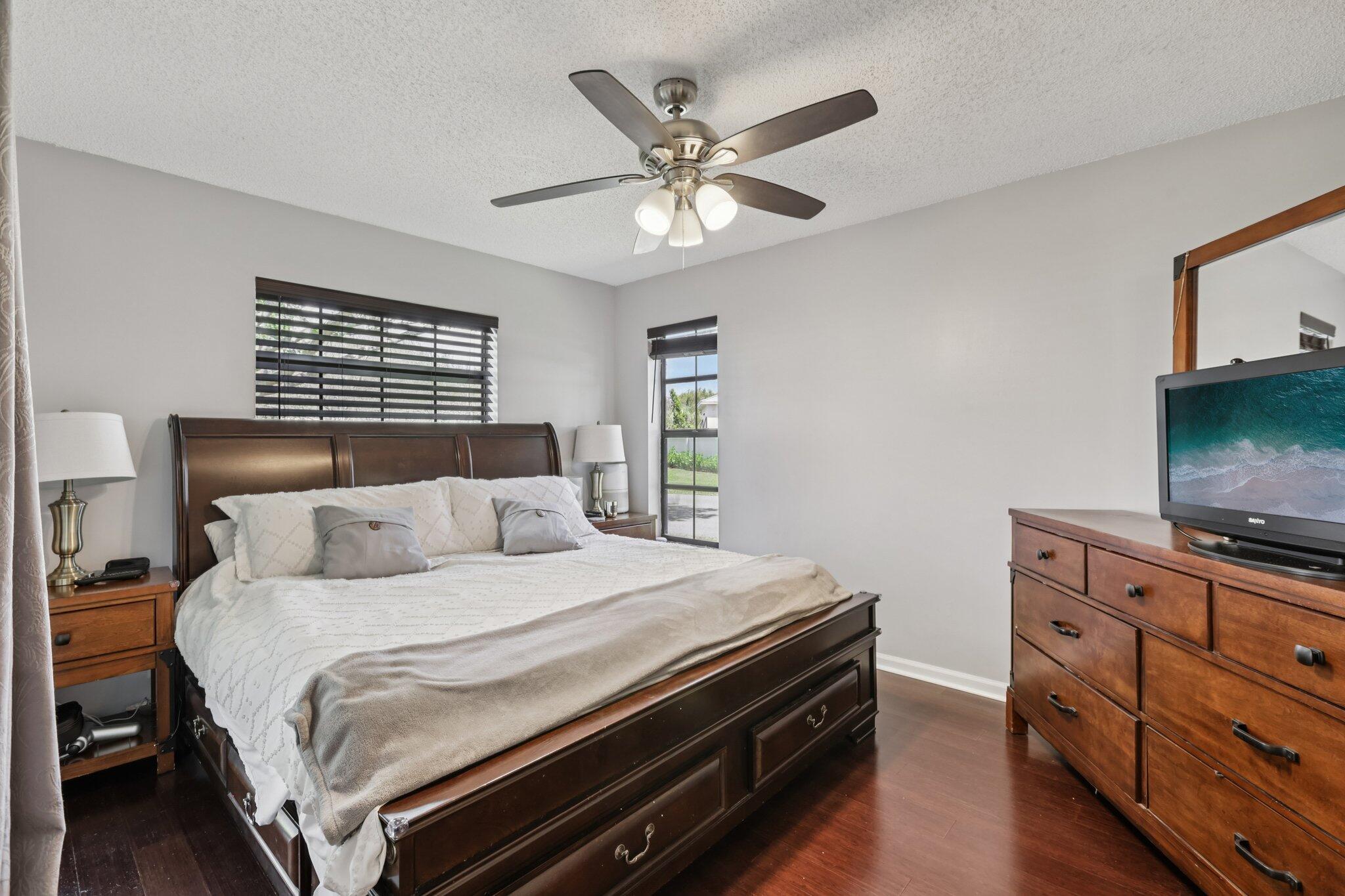 LAKE WINDWOOD CONDO - Residential