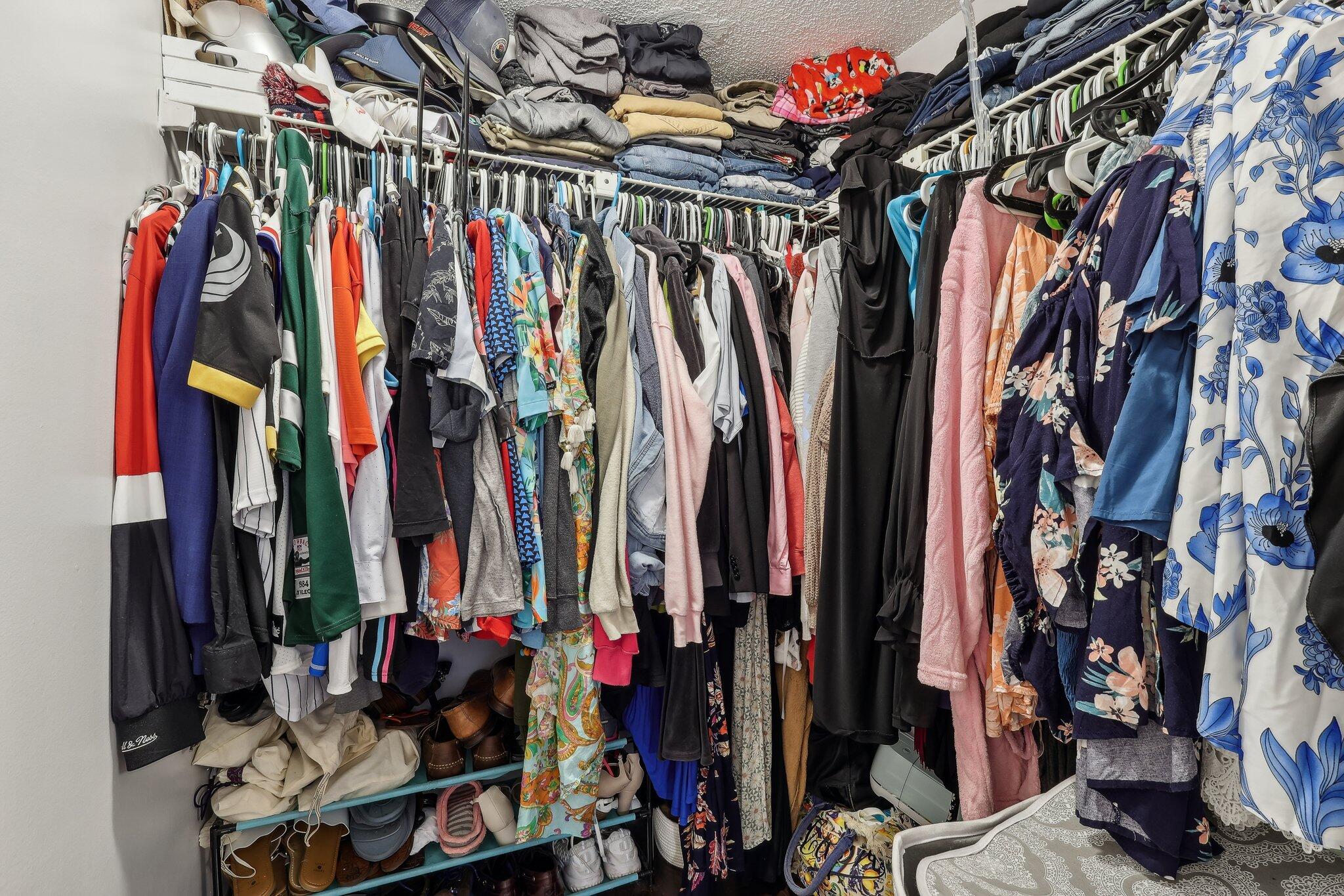 LAKE WINDWOOD CONDO - Residential