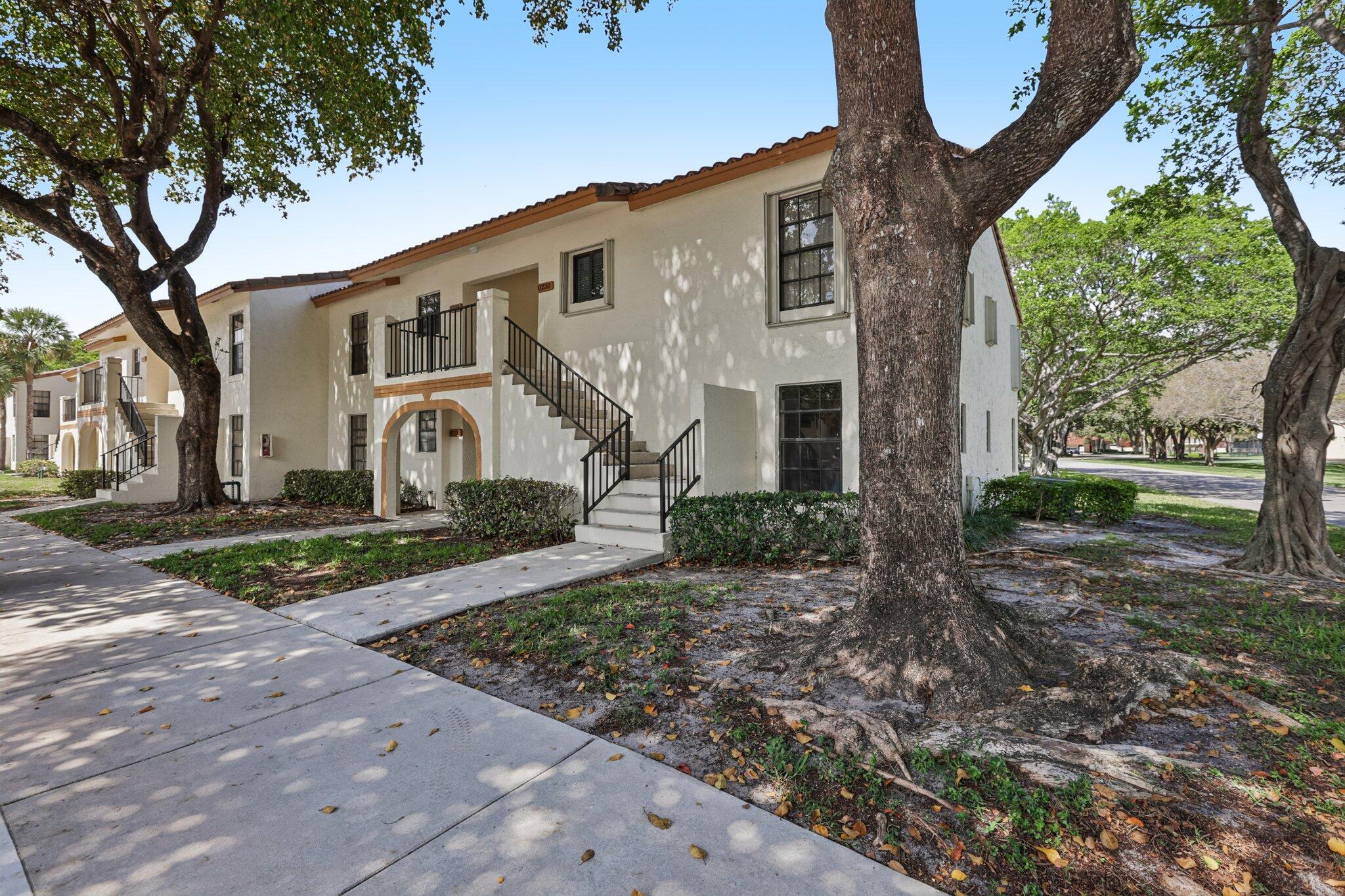 LAKE WINDWOOD CONDO - Residential