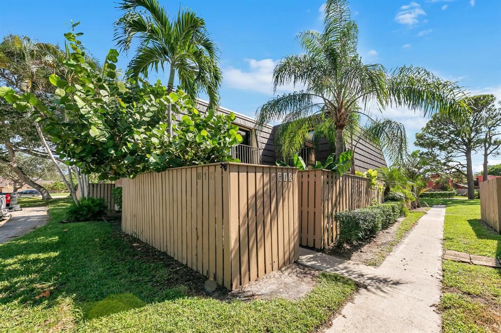 Photo of 815 8th Court, Palm Beach Gardens, FL 33410 (MLS # R10755970)