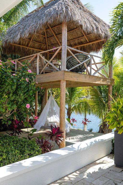 Vero Beach, Florida, 32963, United States, 4 Bedrooms Bedrooms, ,5 BathroomsBathrooms,Residential,Active,1953342