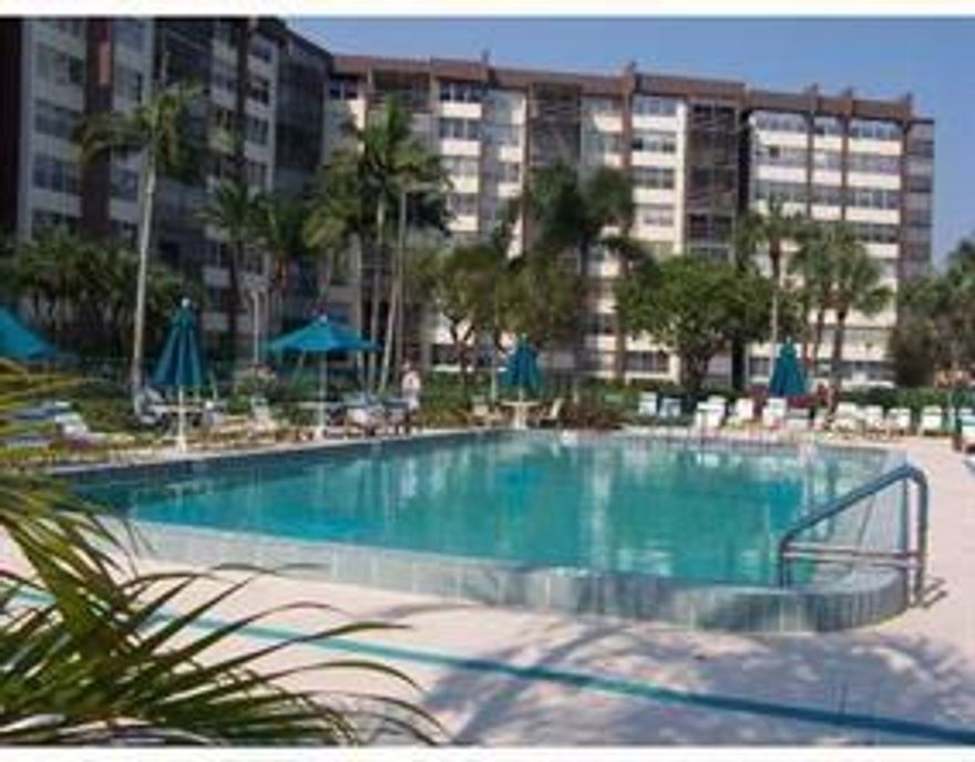 LOVELY GARDEN VIEW FROM SCREENED BALCONY OF LARGE CONVERTIBLE CONDO! TILE FLOORS! NEWER A/C! SECURED COMMUNITY ON CITY GOLF COURSE! HEATED POOLS! DESIGNATED HOUSING FOR OLDER PERSONS! GREAT CONDO!!!HURRY!