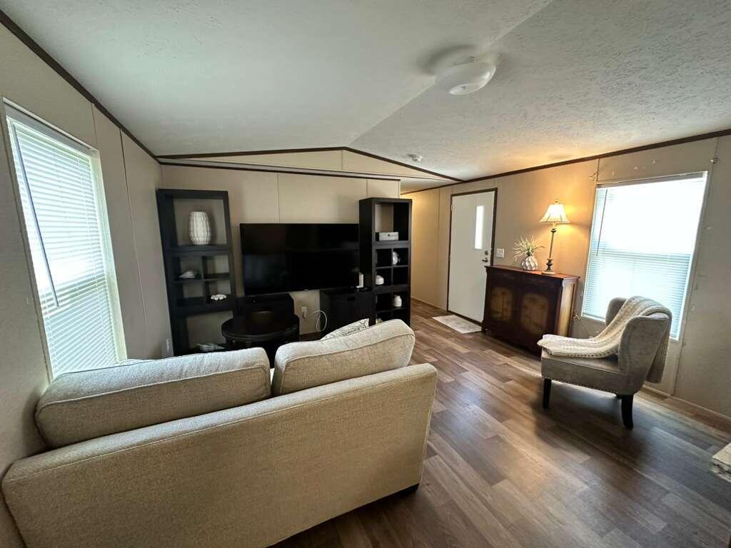 LAR-KEE LAKE - Residential