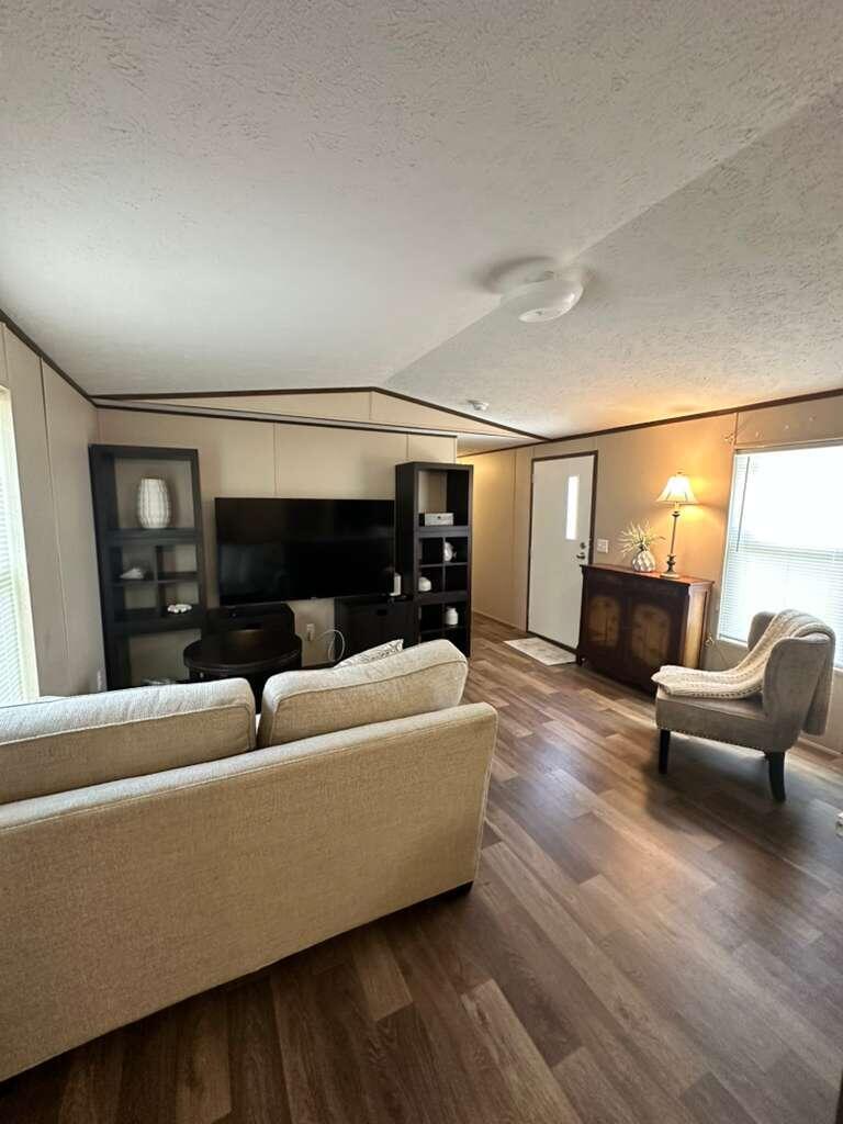 LAR-KEE LAKE - Residential