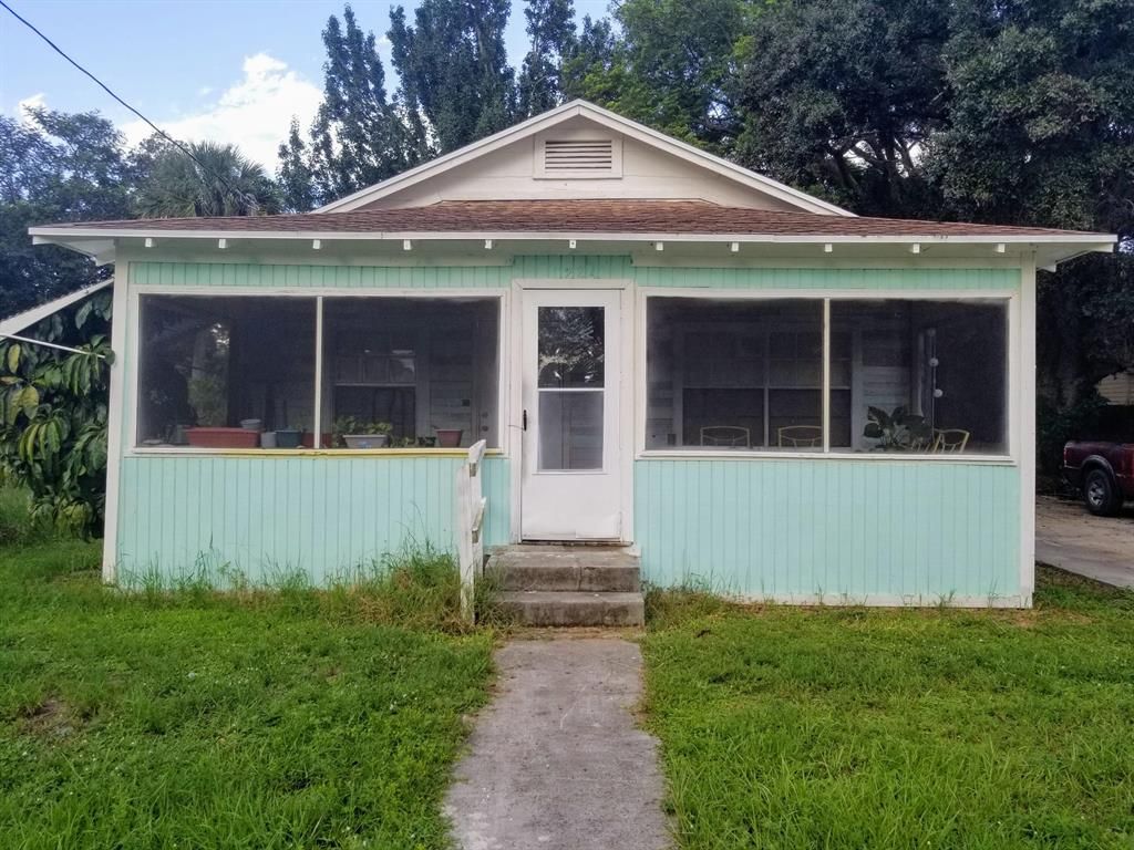 Photo of 1224 Raymond Avenue, Fort Pierce, FL 34950 (MLS # R10745406)