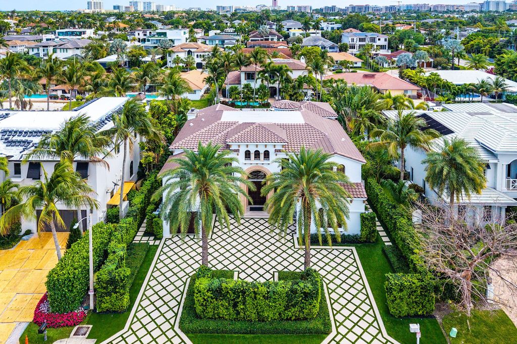 Photo of 520 NE Waterway Lane, Boca Raton, FL 33432 (MLS # B26010942)